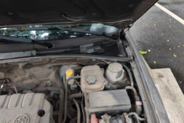 Used Buick Excelle 2013 1.5L Manual Classic Model Engine Bay Left