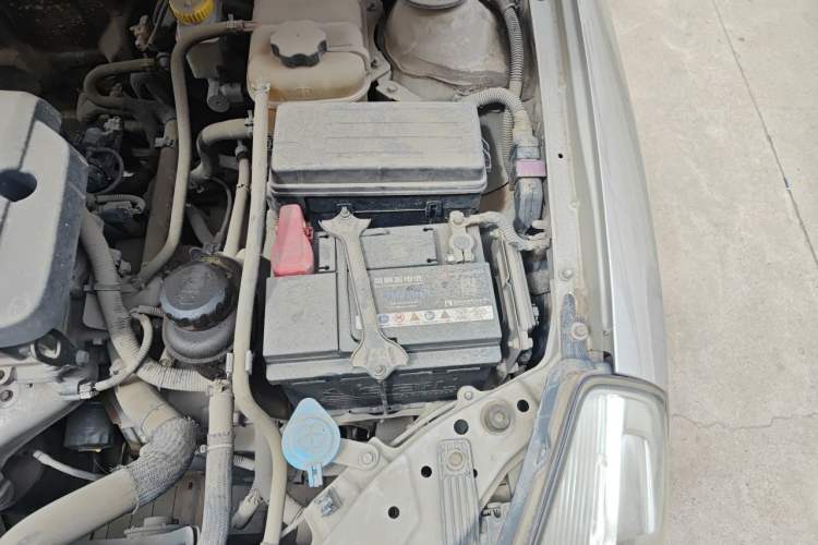 Used Buick Excelle 2013 1.5L Automatic Classic Model Engine Bay Left