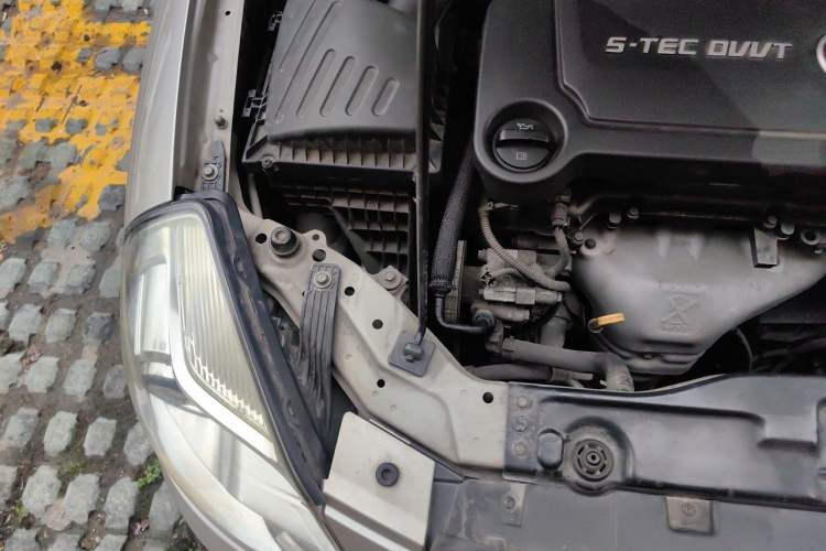 Used Buick Excelle 2013 1.5L Automatic Classic Model Engine Bay Right