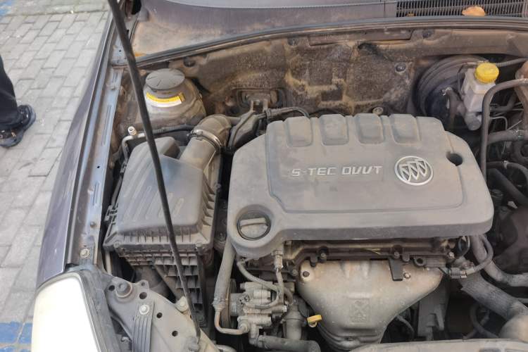 Used Buick Excelle 2013 1.5L Manual Classic Model Engine Bay Right