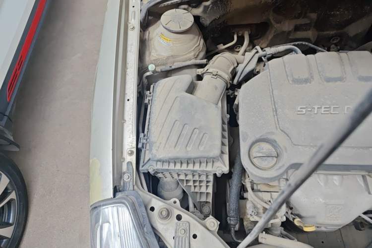 Used Buick Excelle 2013 1.5L Automatic Classic Model Engine Bay Right
