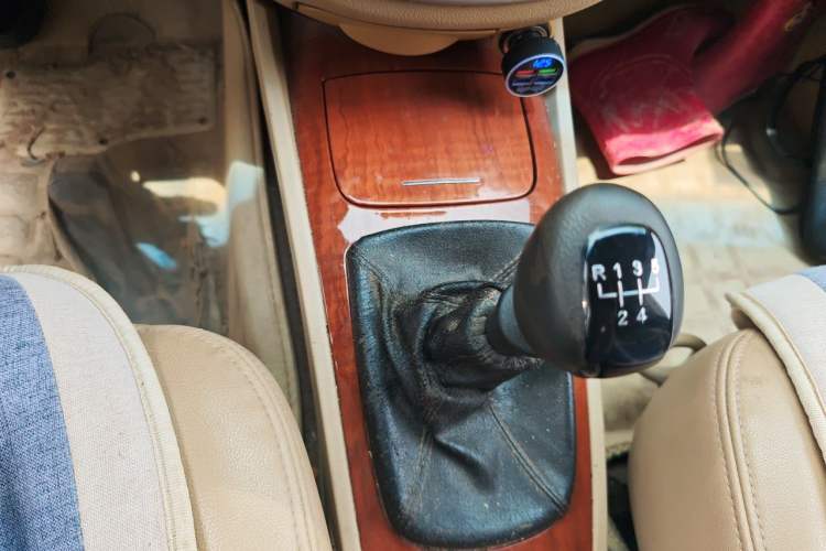 Used Buick Excelle 2013 1.5L Manual Luxury Model Gear Lever