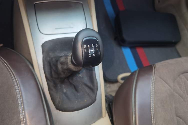 Used Buick Excelle 2013 1.5L Manual Classic Model Gear Lever