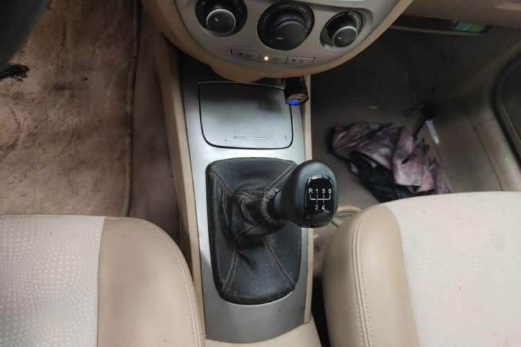 Used Buick Excelle 2013 1.5L Manual Classic Model Gear Lever