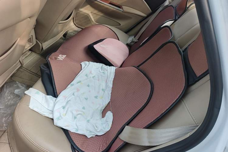 Used Buick Excelle 2013 1.5L Automatic Luxury Model Left Rear Seat