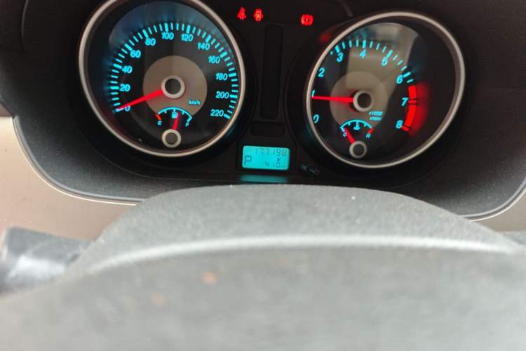 Used Buick Excelle 2013 1.5L Automatic Classic Model Odometer Close Up