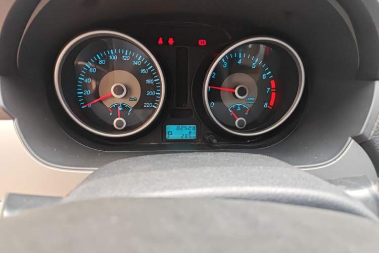 Used Buick Excelle 2013 1.5L Automatic Classic Model Odometer Close Up
