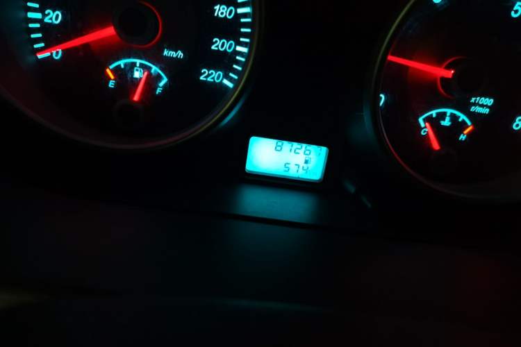 Used Buick Excelle 2013 1.5L Manual Classic Model Odometer Close Up