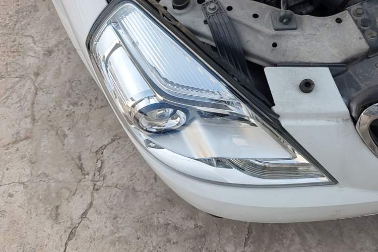 Used Buick Excelle 2013 1.5L Automatic Luxury Model Right Front Headlight