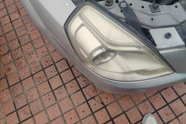 Used Buick Excelle 2013 1.5L Automatic Classic Model Right Front Headlight