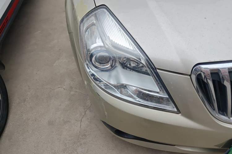 Used Buick Excelle 2013 1.5L Automatic Classic Model Right Front Headlight