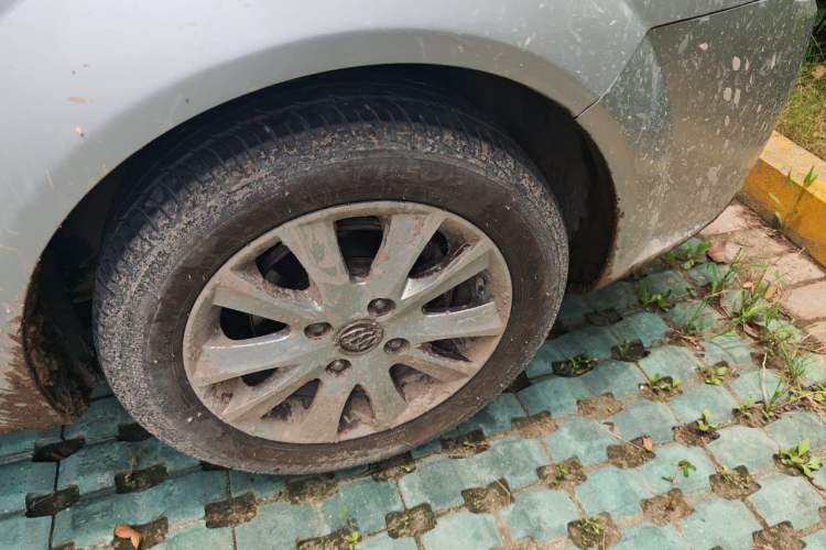 Used Buick Excelle 2013 1.5L Manual Luxury Model Right Front Wheel Hub