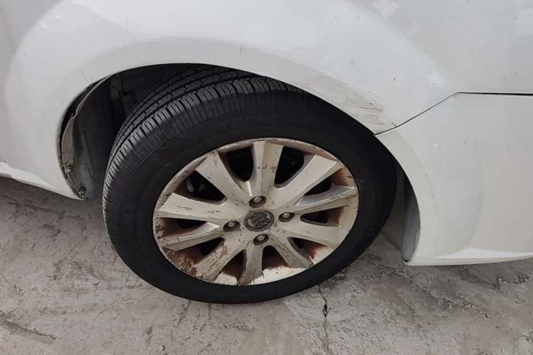 Used Buick Excelle 2013 1.5L Automatic Luxury Model Right Front Wheel Hub