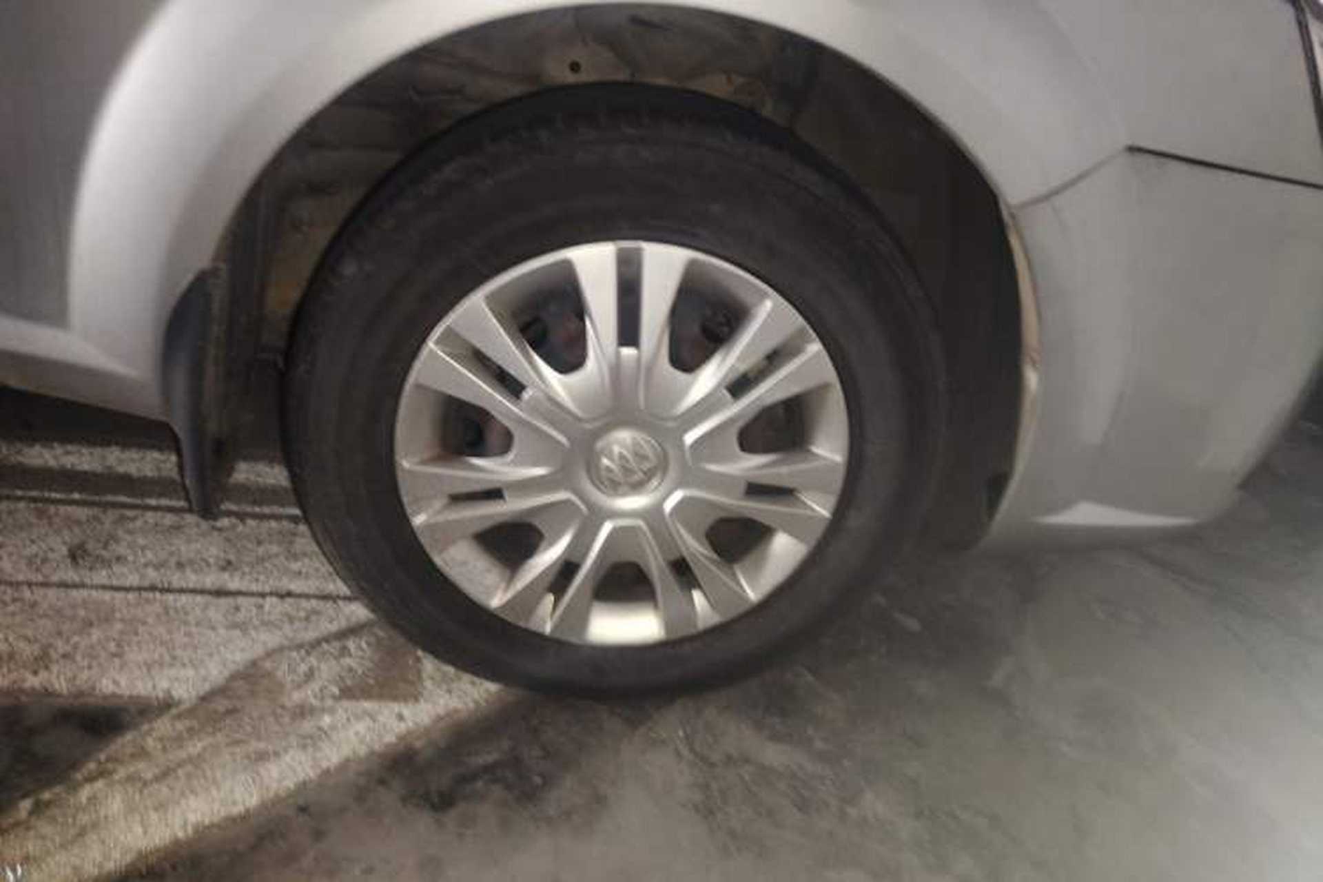 Used Buick Excelle 2013 1.5L Automatic Classic Model Right Front Wheel Hub