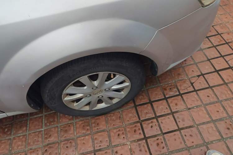 Used Buick Excelle 2013 1.5L Automatic Classic Model Right Front Wheel Hub
