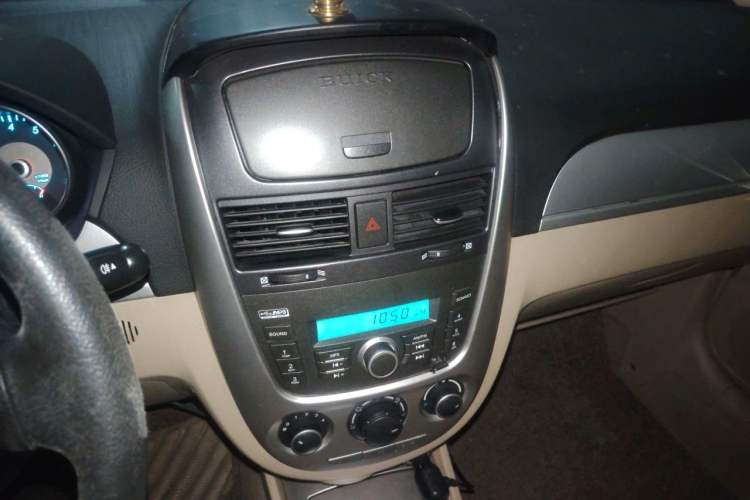 Used Buick Excelle 2013 1.5L Automatic Classic Model Audio And AC Panel