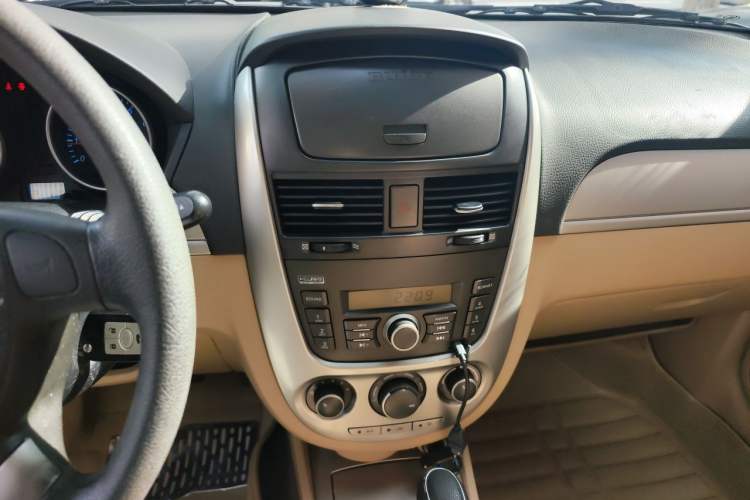 Used Buick Excelle 2013 1.5L Automatic Classic Model Audio And AC Panel