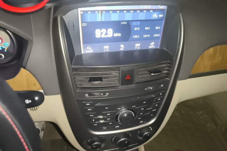 Used Buick Excelle 2013 1.5L Automatic Classic Model Audio And AC Panel