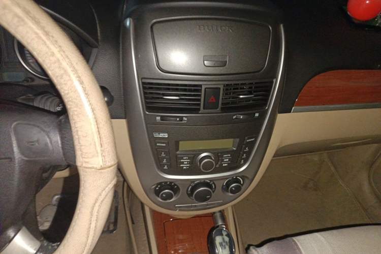 Used Buick Excelle 2013 1.5L Automatic Luxury Model Audio And AC Panel