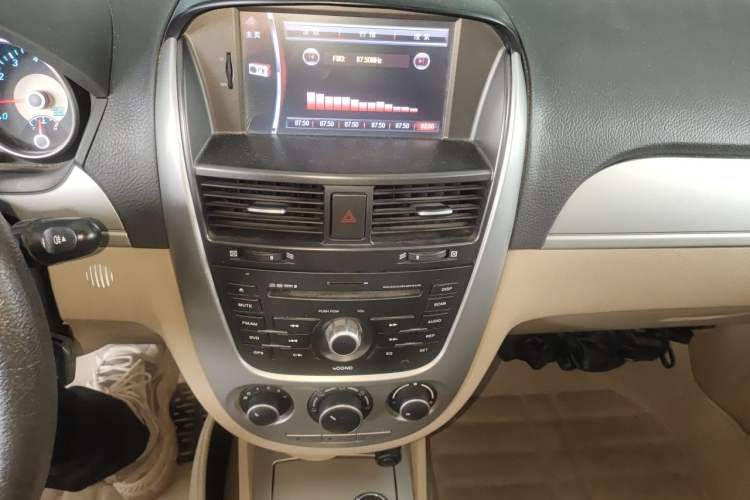 Used Buick Excelle 2013 1.5L Automatic Classic Model Audio And AC Panel
