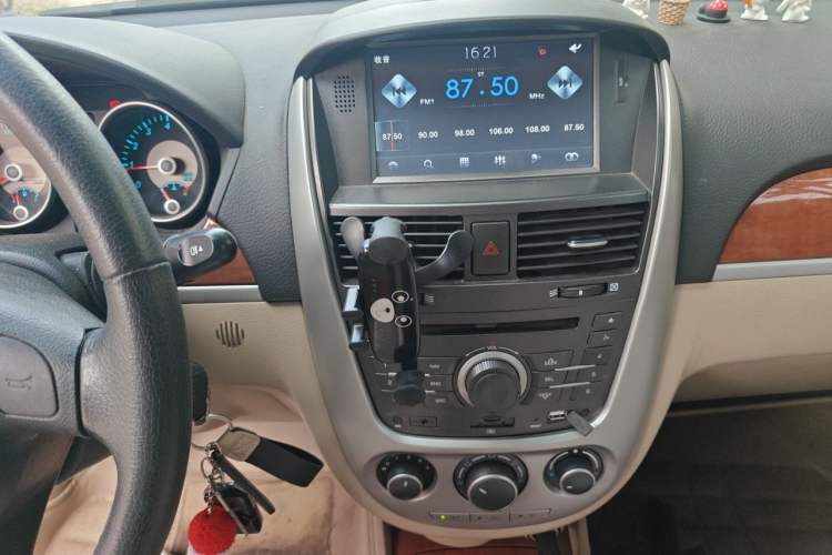 Used Buick Excelle 2013 1.5L Automatic Luxury Model Audio And AC Panel