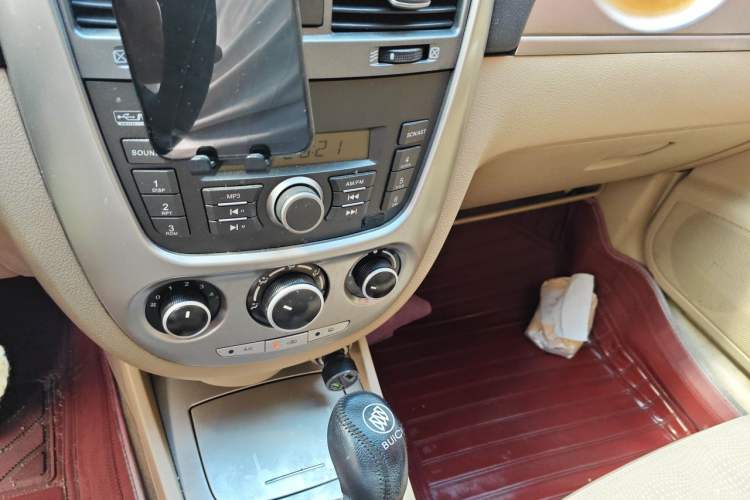 Used Buick Excelle 2013 1.5L Automatic Classic Model Audio And AC Panel