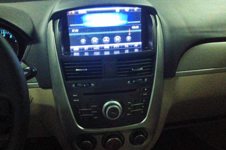 Used Buick Excelle 2013 1.5L Manual Classic Model Audio And AC Panel