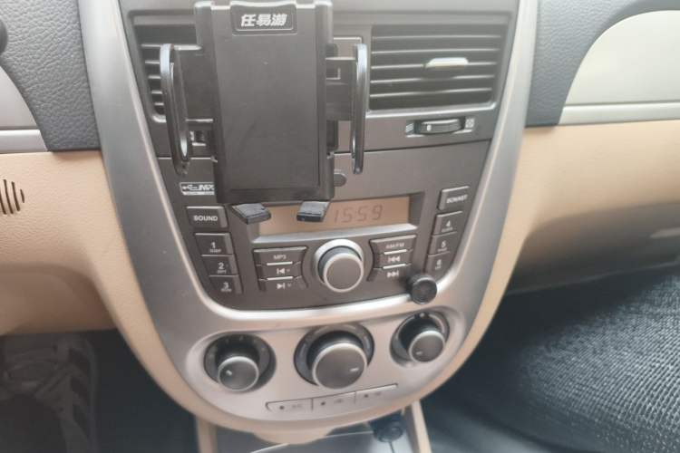 Used Buick Excelle 2013 1.5L Automatic Classic Model Audio And AC Panel