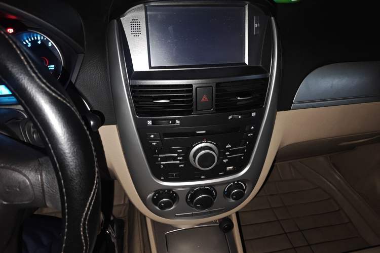 Used Buick Excelle 2013 1.5L Automatic Classic Model Audio And AC Panel
