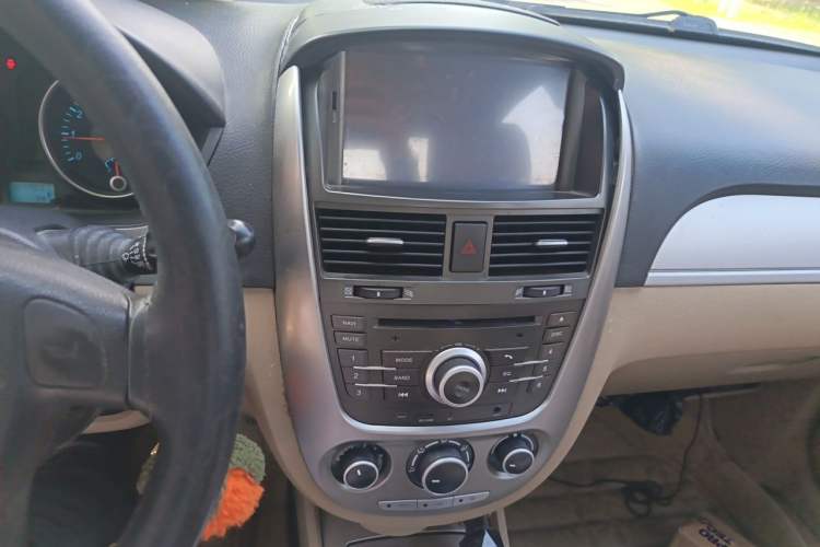Used Buick Excelle 2013 1.5L Manual Classic Model Audio And AC Panel