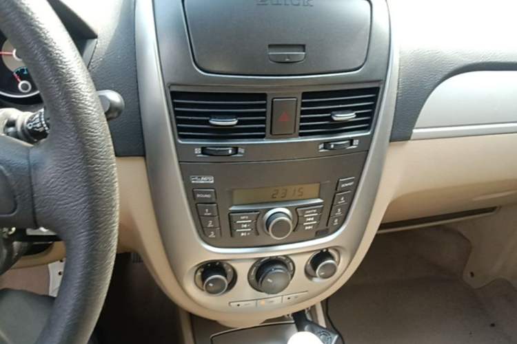 Used Buick Excelle 2013 1.5L Automatic Classic Model Audio And AC Panel