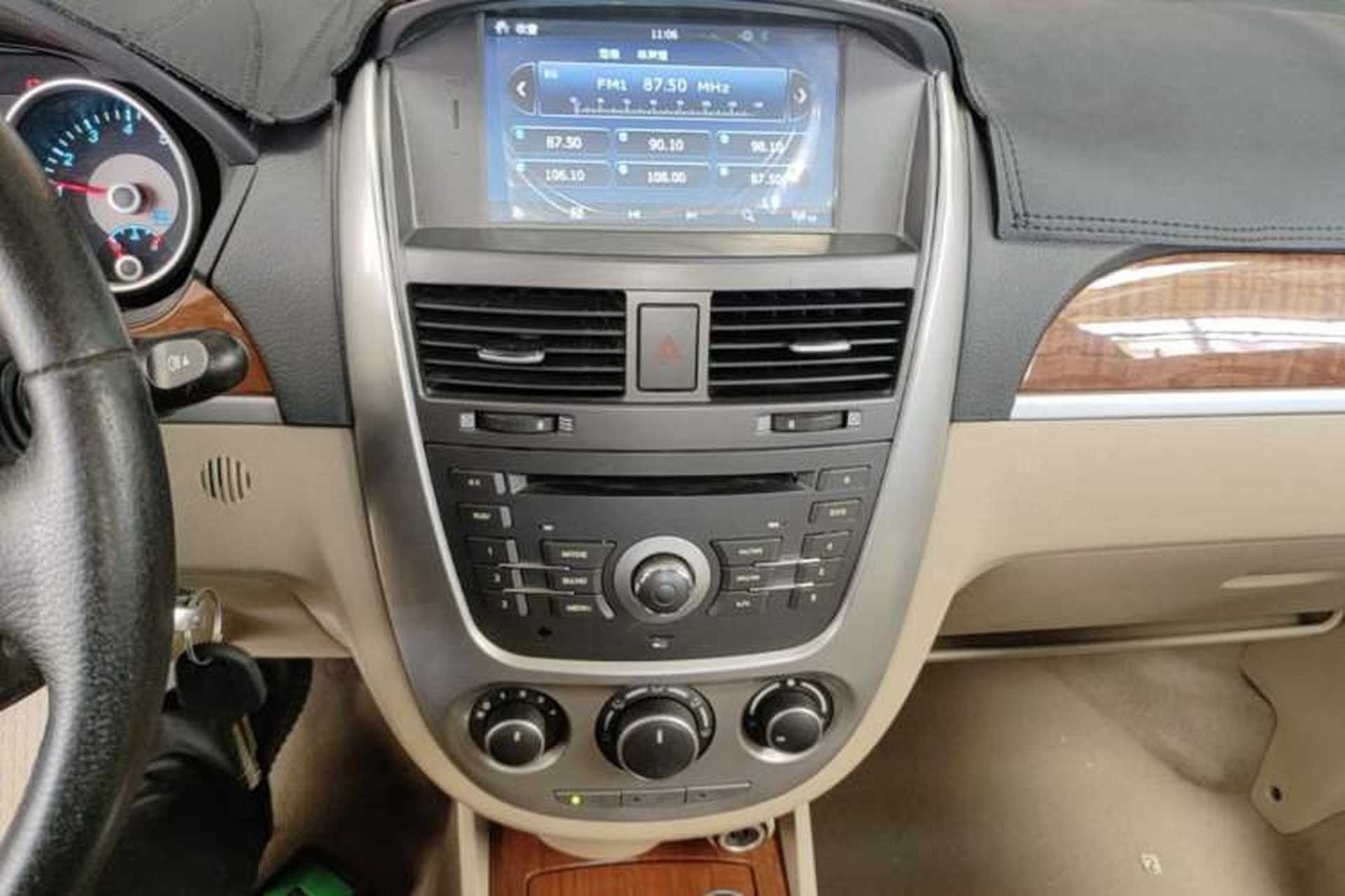 Used Buick Excelle 2013 1.5L Automatic Luxury Model Audio And AC Panel