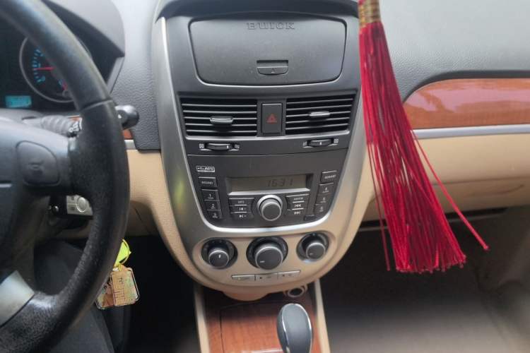 Used Buick Excelle 2013 1.5L Automatic Luxury Model Audio And AC Panel