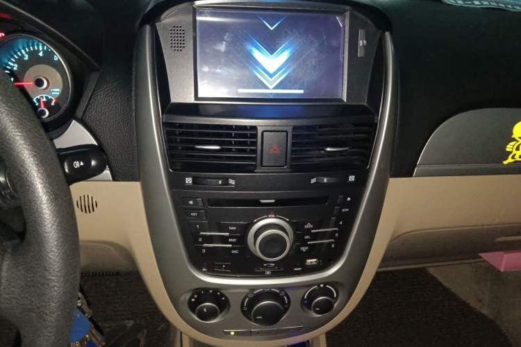 Used Buick Excelle 2013 1.5L Automatic Classic Model Audio And AC Panel