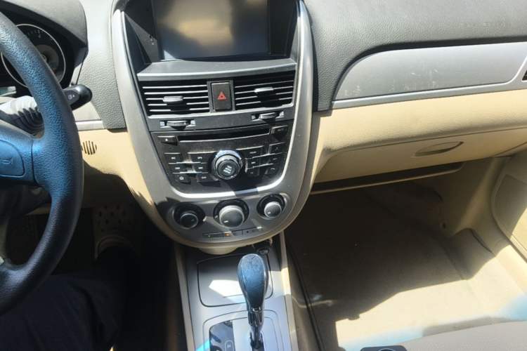Used Buick Excelle 2013 1.5L Automatic Classic Model Audio And AC Panel