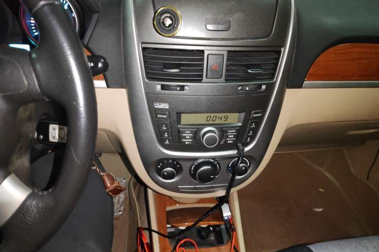 Used Buick Excelle 2013 1.5L Manual Luxury Model Audio And AC Panel