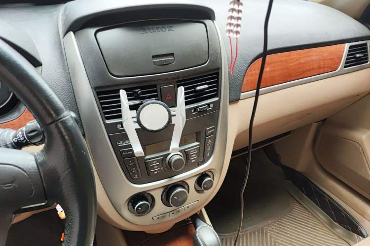 Used Buick Excelle 2013 1.5L Automatic Luxury Model Audio And AC Panel