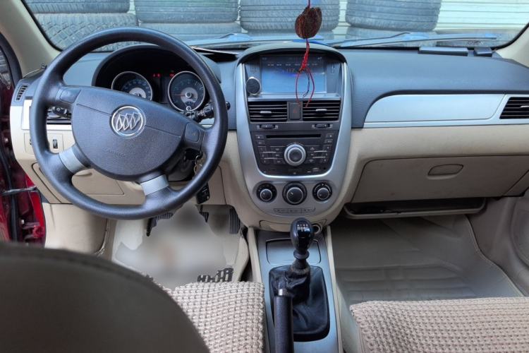 Used Buick Excelle 2013 1.5L Manual Classic Model Center Console