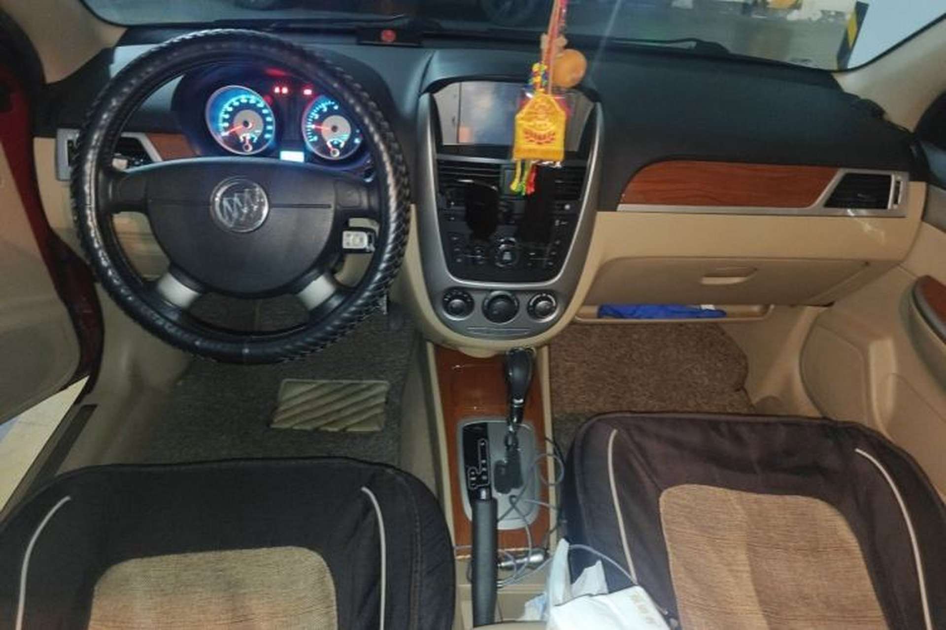 Used Buick Excelle 2013 1.5L Automatic Luxury Model Center Console