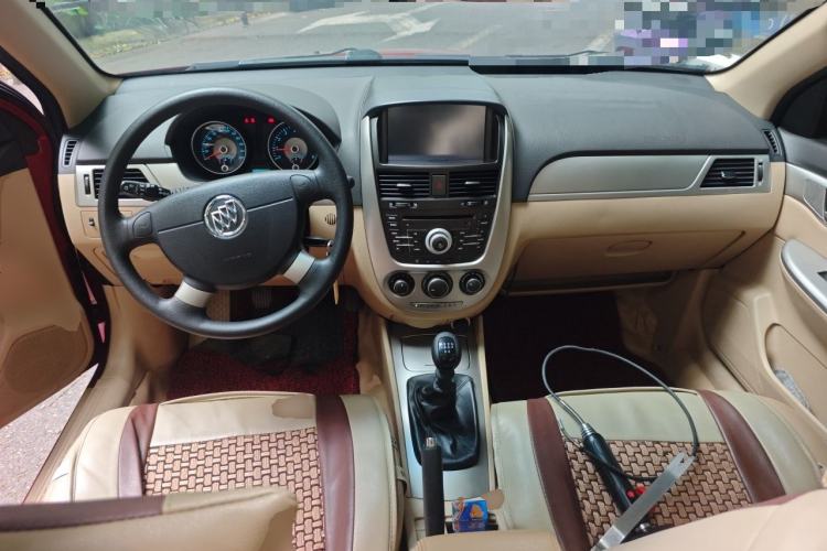 Used Buick Excelle 2013 1.5L Manual Classic Model Center Console
