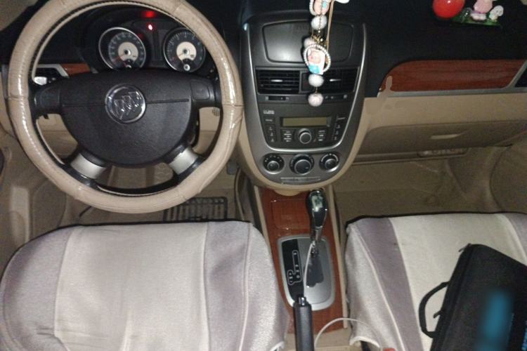 Used Buick Excelle 2013 1.5L Automatic Luxury Model Center Console