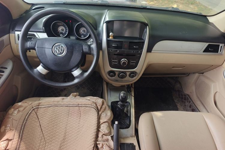 Used Buick Excelle 2013 1.5L Manual Classic Model Center Console
