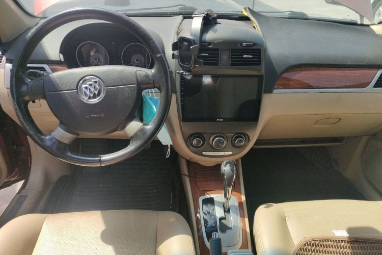 Used Buick Excelle 2013 1.5L Automatic Luxury Model Center Console