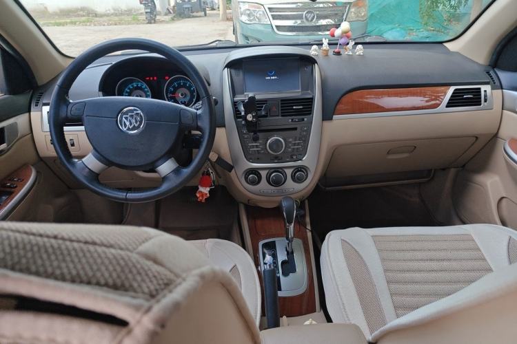 Used Buick Excelle 2013 1.5L Automatic Luxury Model Center Console