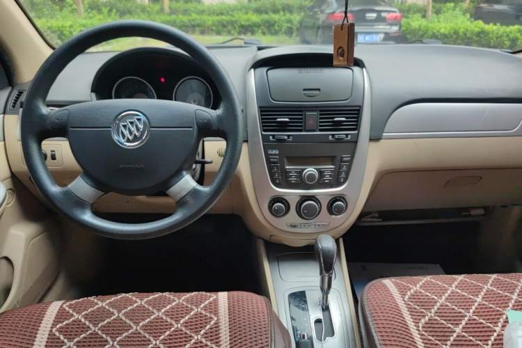 Used Buick Excelle 2013 1.5L Automatic Classic Model Center Console