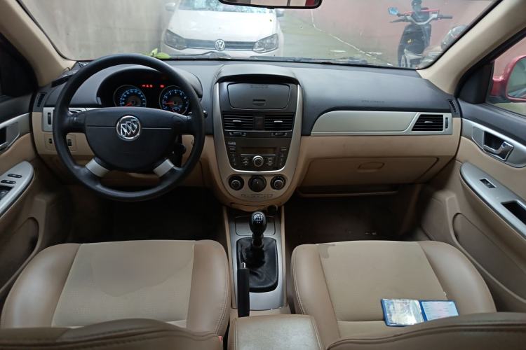 Used Buick Excelle 2013 1.5L Manual Classic Model Center Console