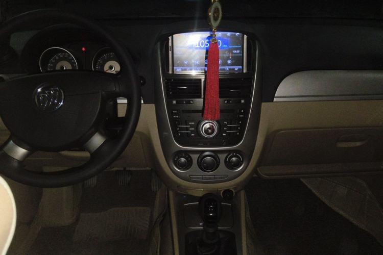 Used Buick Excelle 2013 1.5L Manual Classic Model Center Console