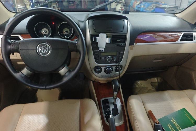 Used Buick Excelle 2013 1.5L Automatic Luxury Model Center Console