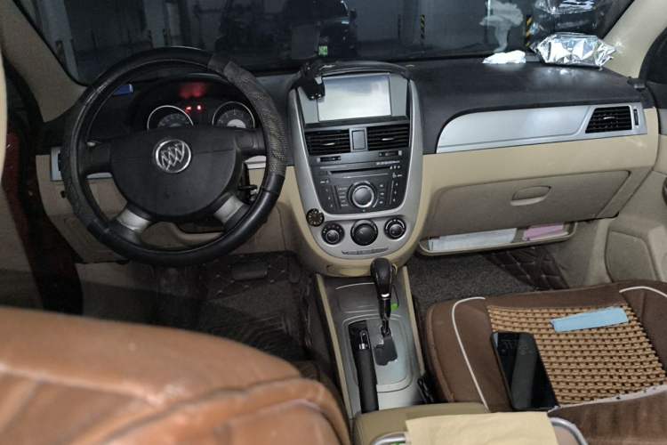 Used Buick Excelle 2013 1.5L Automatic Classic Model Center Console