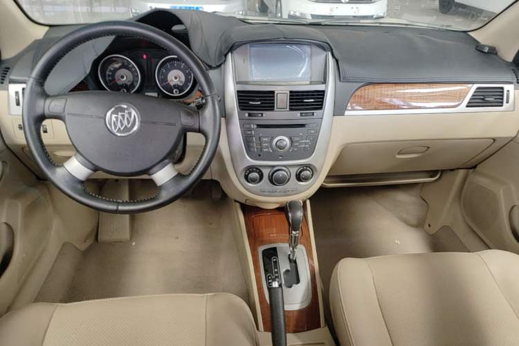 Used Buick Excelle 2013 1.5L Automatic Luxury Model Center Console